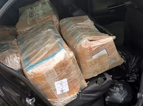 Polícia encontra veículo com mais de 200kg de drogas em rodovia de SC