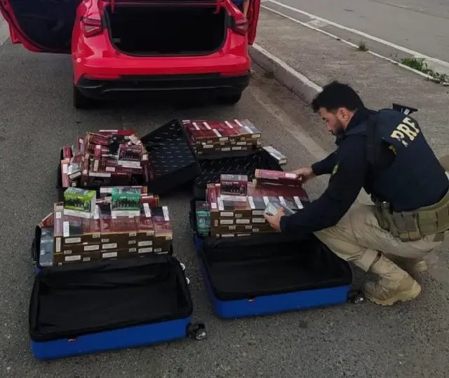 Cigarros eletrônicos e cigarros saborizados contrabandeados são apreendidos na BR-101