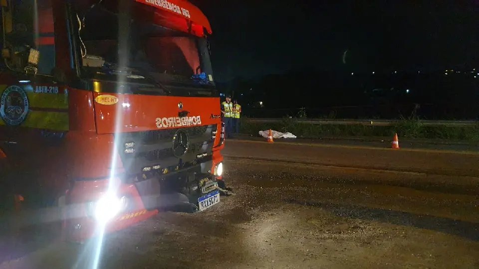 Pedestre morre atropelada por caminhão; corpo apresentava traumas severos