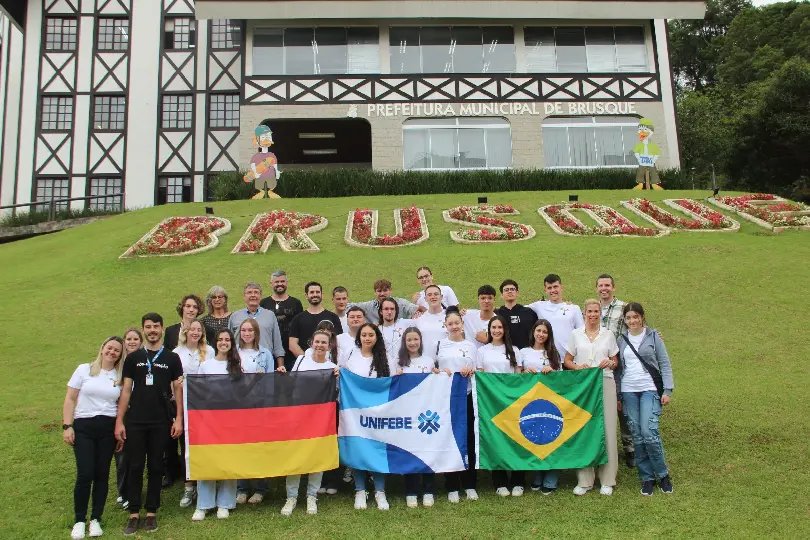 Estudantes da Unifebe recebem intercambistas alemães em Brusque