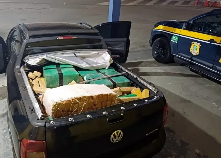 PRF apreende mais de 400 quilos de maconha na BR-101