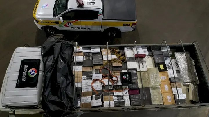 Caminhoneiro é preso com 600 caixas de vinho contrabandeado 