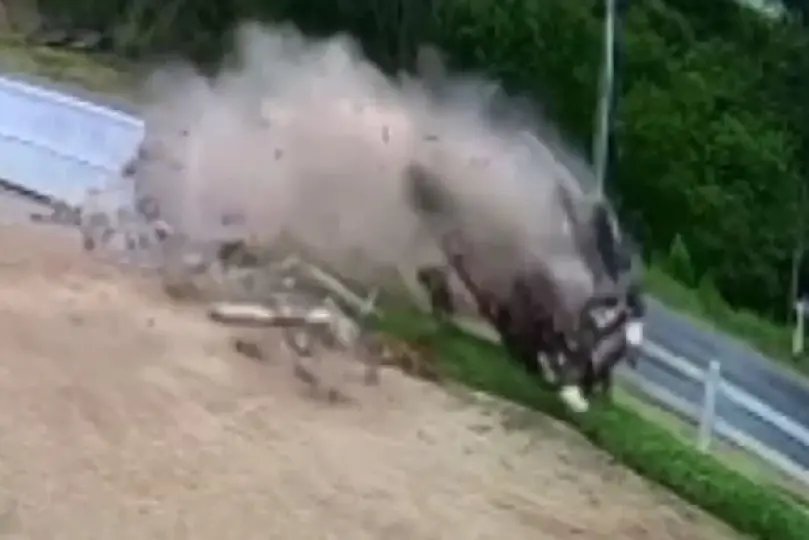 (VIDEO) Homem morre após capotamento de veículo em Santa Catarina 