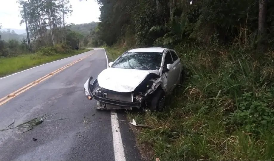 Homem fica ferido após saída de pista na SC-108