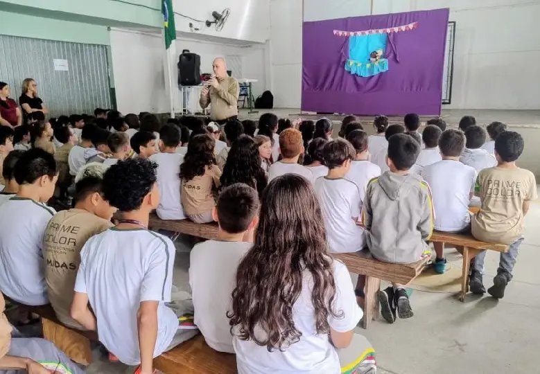 Polícia Militar e UNIFEBE levam teatro educativo a alunos
