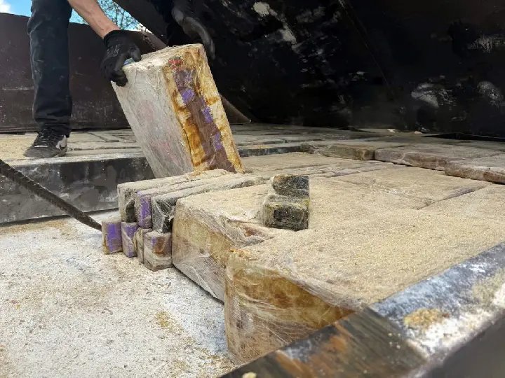 Receita Federal reteve quase três toneladas de drogas em caminhão