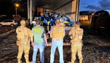 Mais de uma tonelada de droga escondida é localizada em caminhão