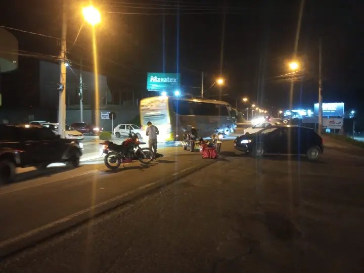 Motociclista é levado ao hospital após acidente no Santa Terezinha