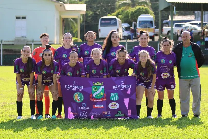 Time de futebol feminino brusquense vence clássico regional no JASC