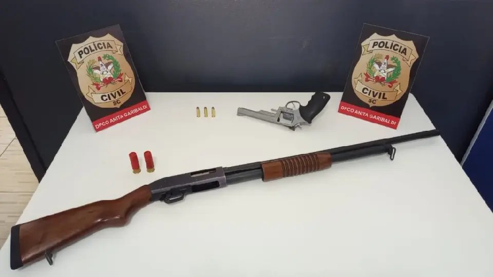 Suspeito de violência em Brusque tinha armas em Anita Garibaldi