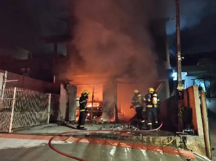 Corpo de Bombeiros atende primeiro incêndio em veículo elétrico 