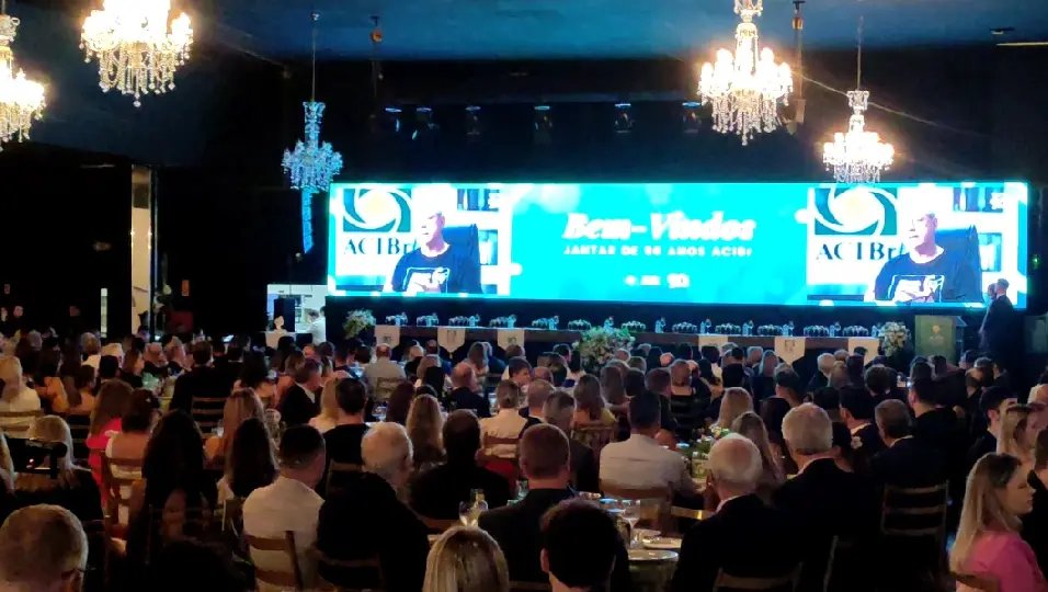 (VÍDEO) ACIBr comemora 90 anos com jantar e homenagens