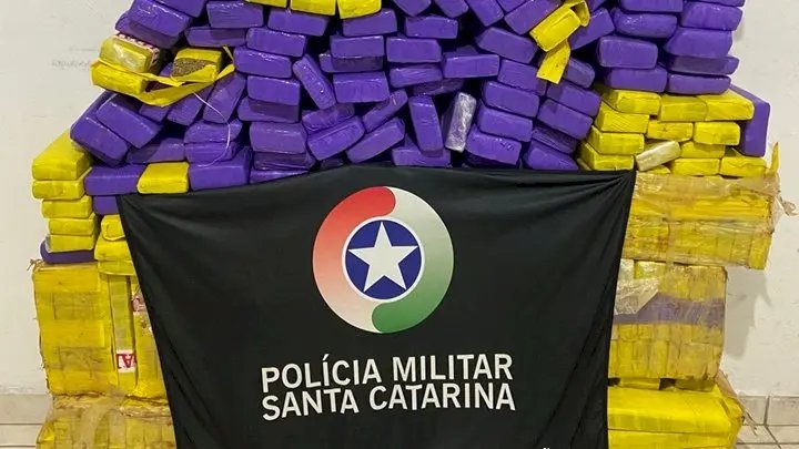 Motorista sofre acidente e revela tráfico de 300 quilos de droga na BR-101