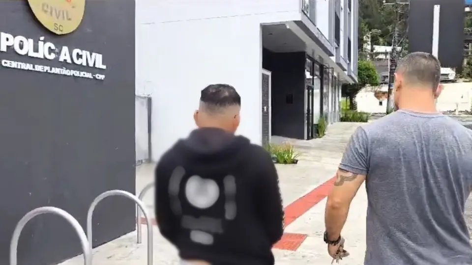 Treinador de Jiu-Jitsu é preso por pedofilia, em Balneário Camboriú