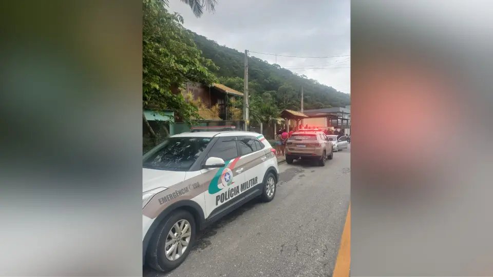 Casal é encontrado amordaçado e morto aos fundos de casa, em Itajaí
