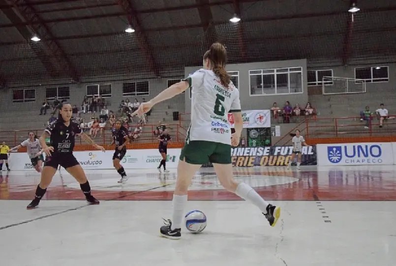 Barateiro/Havan conquista título estadual de futsal feminino em Chapecó