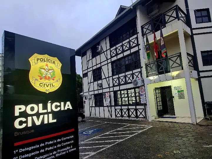 Polícia realiza cumprimento de mandado de busca e apreensão em oficina mecânica