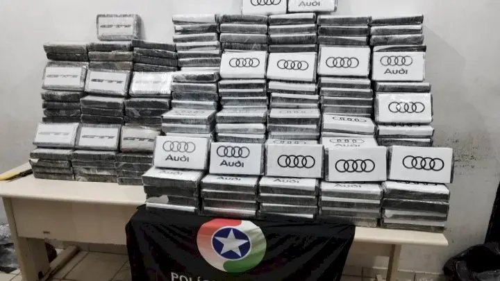 Polícia apreende cerca de R$ 30 milhões em cocaína após perseguição