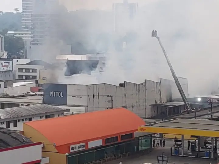 Incêndio no centro na madrugada deste sábado 