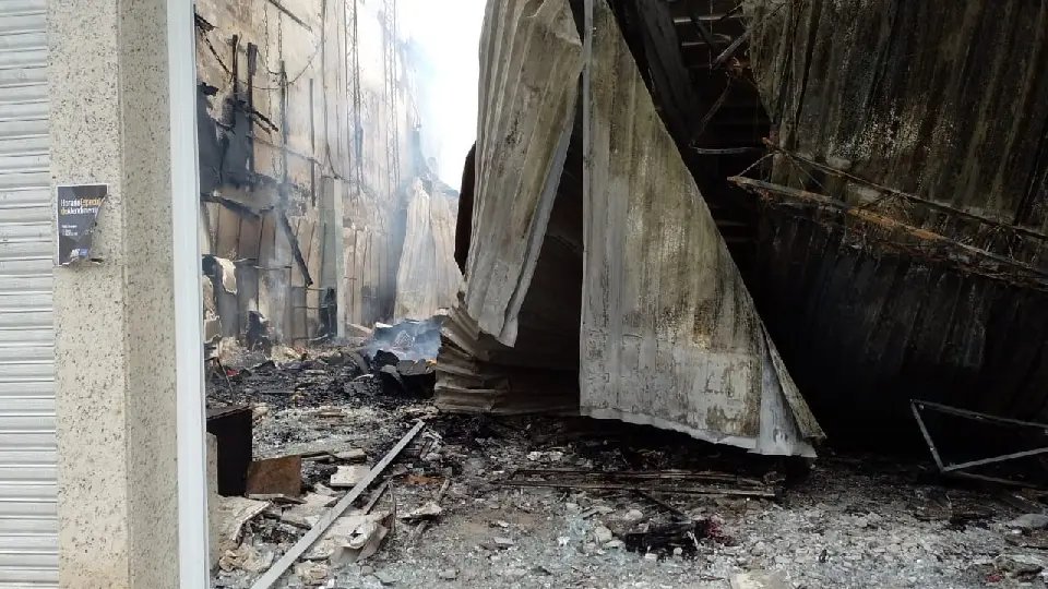 (VÍDEO) Incêndio destrói prédio da Pittol Calçados 