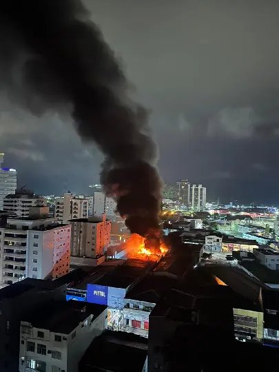 Bombeiros da região são acionados para ajudar a conter incêndio em Brusque
