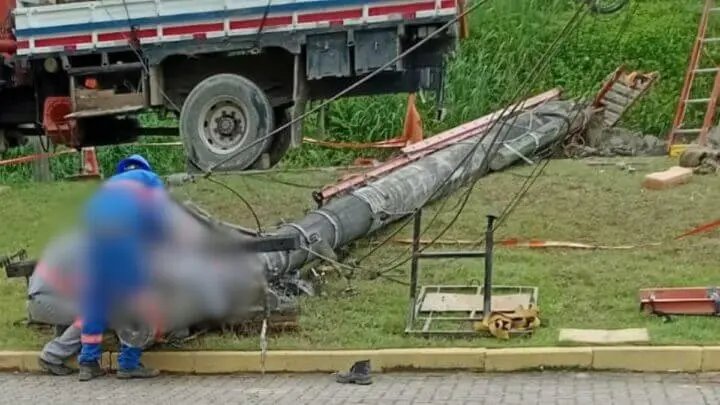 Trabalhador morre após poste cair na cabeça durante serviço de manutenção