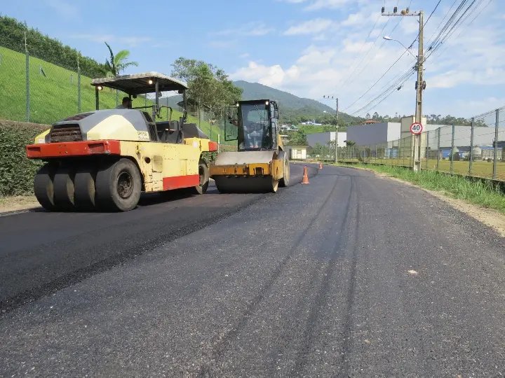 Obras de melhoria asfáltica são finalizadas na Estrada da Fazenda
