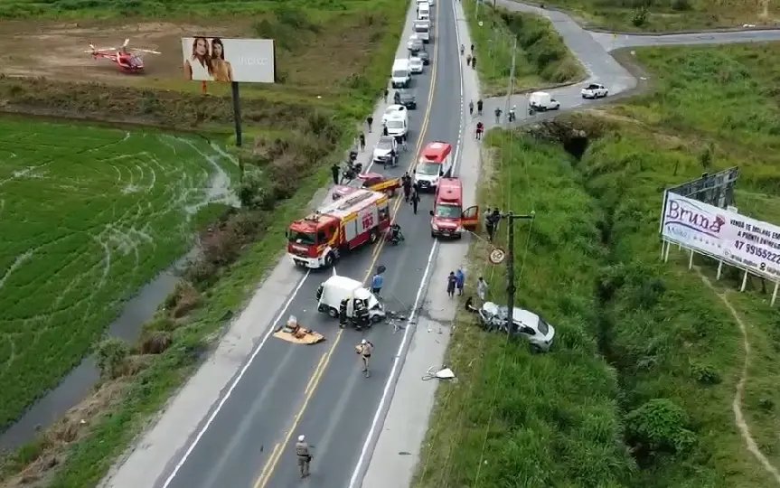(VÍDEO) Imagens aéreas mostram gravidade da colisão na Ivo Silveira