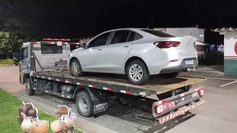 Após abordagem, carro com R$ 20 mil em multas é apreendido