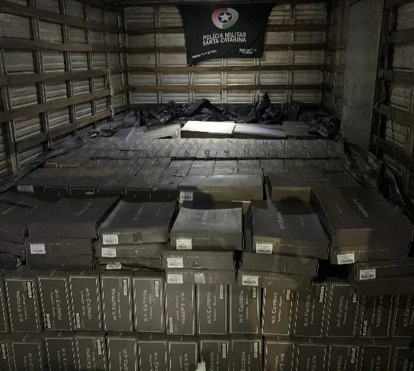 Caminhão escondia 3 mil garrafas de vinho argentino em carga falsa
