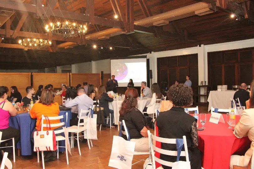 Sessão de Negócios reúne mais de 40 micro e pequenos empreendedores em Brusque