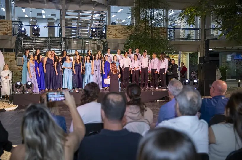 Coro UNIFEBE se apresentará na praça Barão de Schneeburg na próxima segunda-feira