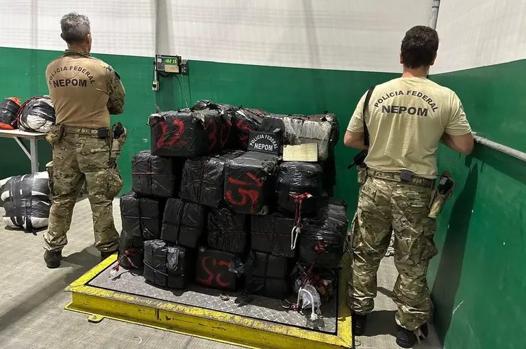 PF apreende mais de 1 tonelada de cocaína dentro de navio em porto de SC