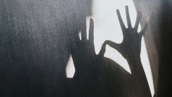 Pai é condenado a 28 anos de prisão por praticar atos libidinosos contra a filha