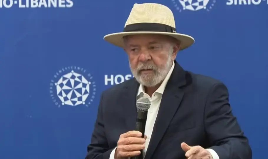 Lula recebe alta hospitalar e diz que voltará para casa tranquilo