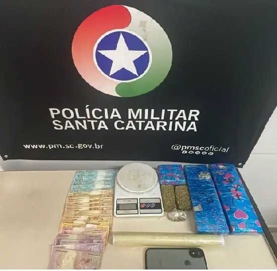 Jovem é preso por tráfico de drogas e resiste ação policial