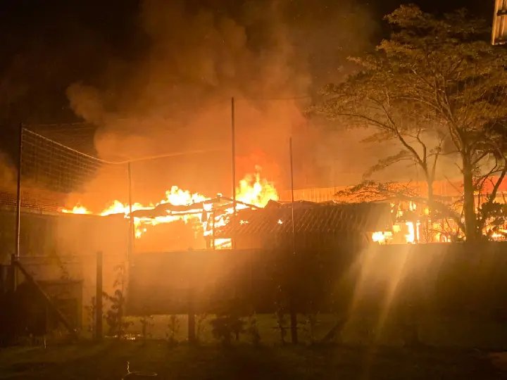 Centro religioso é destruído pelas chamas em Tijucas