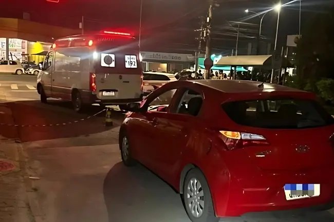 Jovem é morto a tiros dentro de carro de aplicativo 