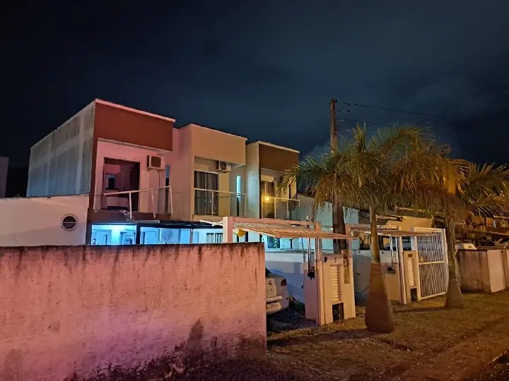 Botijão de gás explode e destrói janelas e porta de residência