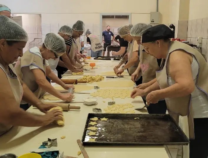 Voluntários do GRUPIA confeccionam mais de oito mil doces natalinos