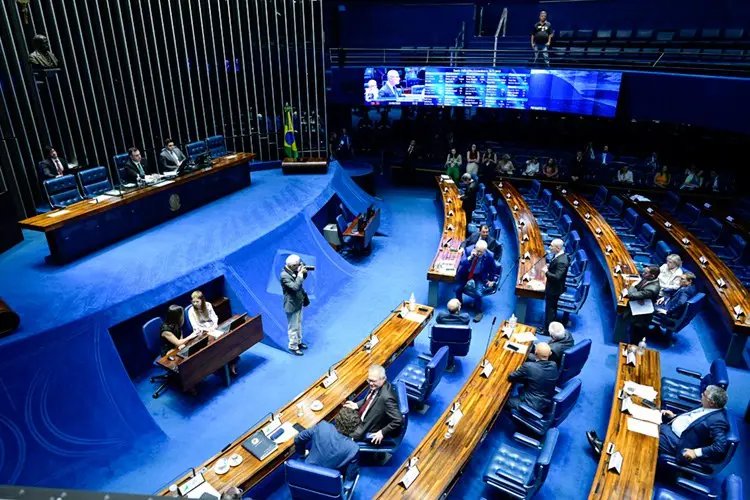 Senado aprova projeto que limita aumento do salário mínimo