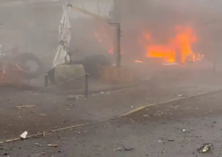 (URGENTE) - VÍDEO: Avião cai no Centro de Gramado