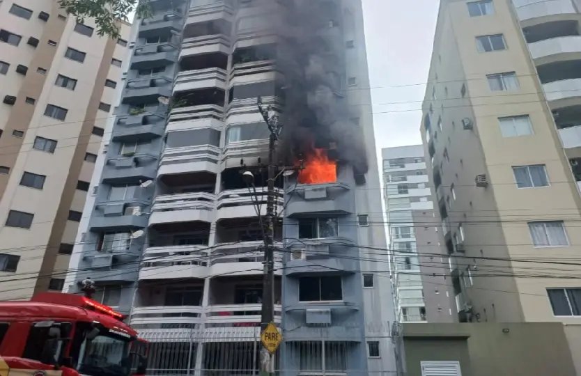 Bombeiros atualizam informações sobre incêndio em Brusque
