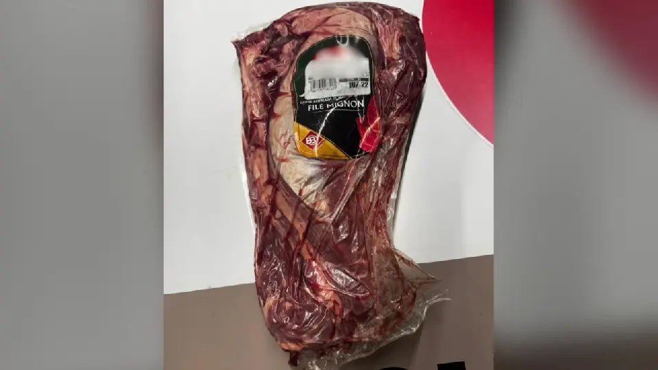Após ser pego furtando filé mignon, homem diz que brigou com esposa e acabou na rua