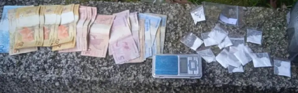PM prende mulher após flagrar tráfico de drogas 