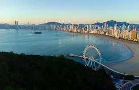 Praia Central está totalmente própria para banho, segundo Emasa