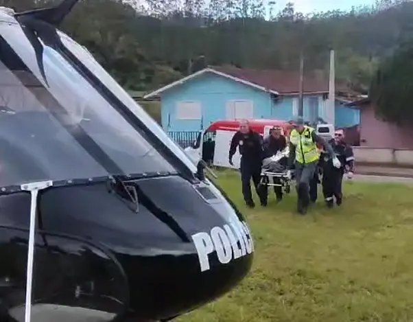 Adolescente tem perna amputada após acidente com roçadeira