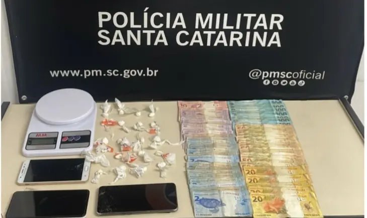Dois homens são presos por tráfico de drogas em Brusque