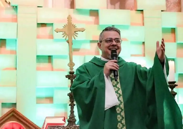 Padre Eduardo Senna está de saída de Brusque para Florianópolis