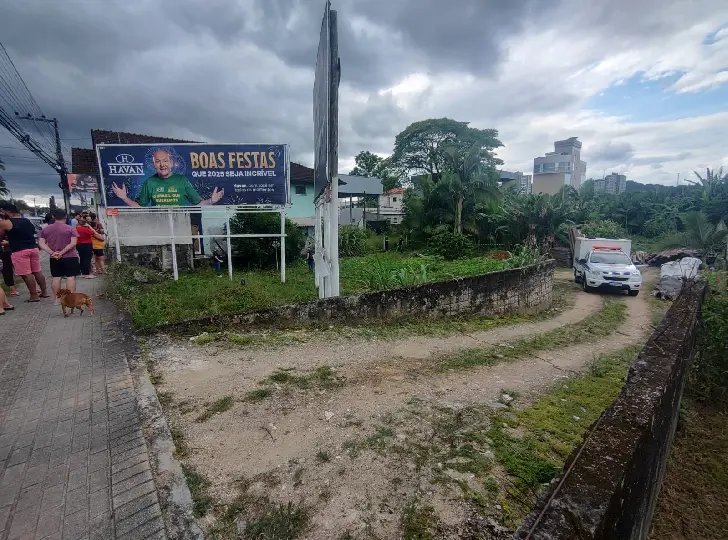 Homem morreu esfaqueado por ajudar mulher, segundo informações preliminares